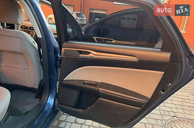 Седан Ford Fusion 2018 в 