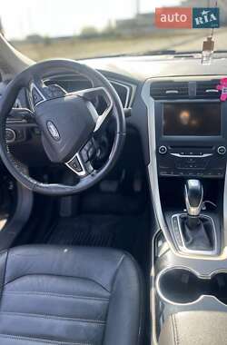 Седан Ford Fusion 2015 в 