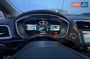 Седан Ford Fusion 2013 в 
