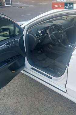Седан Ford Fusion 2016 в 