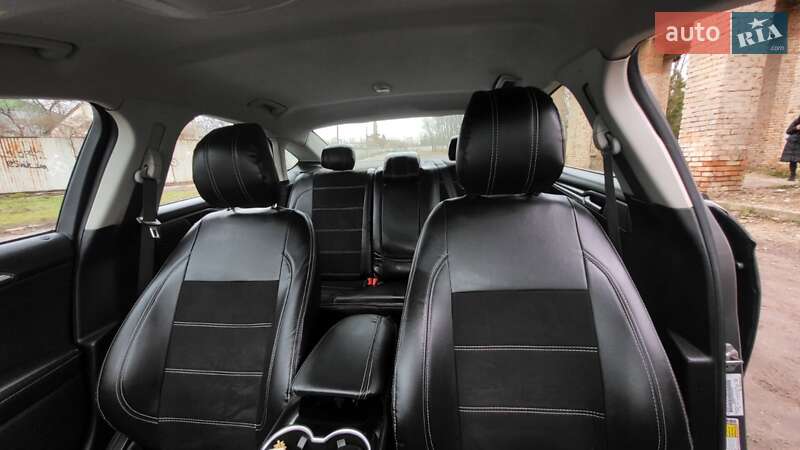 Седан Ford Fusion 2013 в Олександрії
