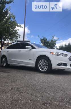 Седан Ford Fusion 2013 в Ужгороде