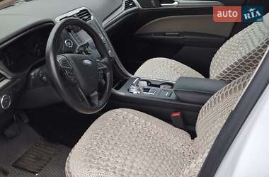 Седан Ford Fusion 2019 в 