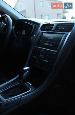 Седан Ford Fusion 2015 в 
