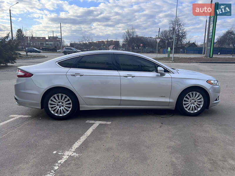 Седан Ford Fusion 2013 в Полтаві