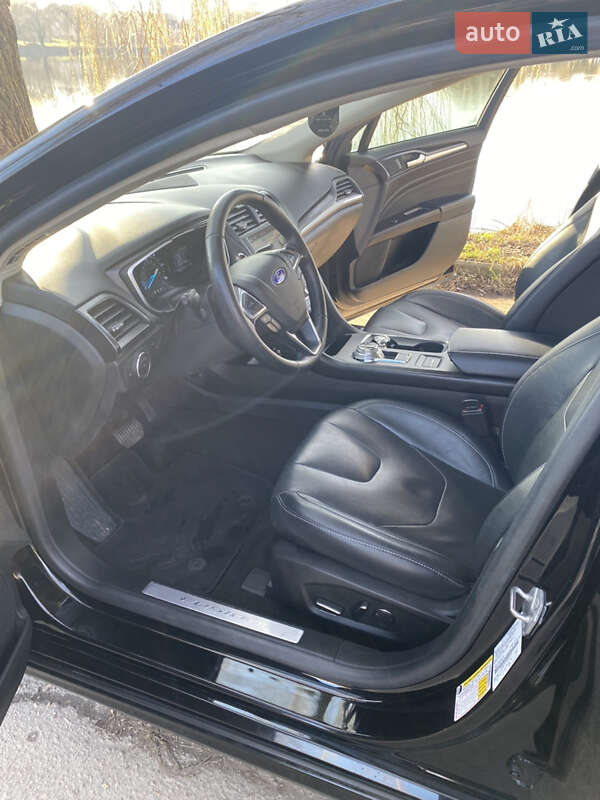 Седан Ford Fusion 2019 в Ровно