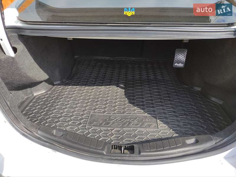 Седан Ford Fusion 2015 в Кропивницком