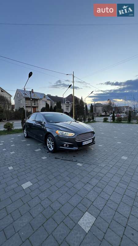 Седан Ford Fusion 2014 в Ужгороде