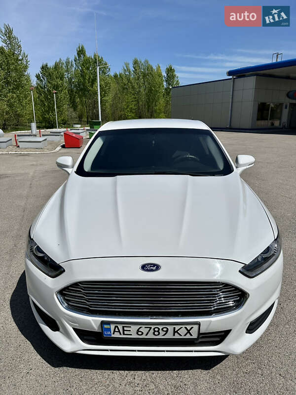 Седан Ford Fusion 2016 в Ужгороде