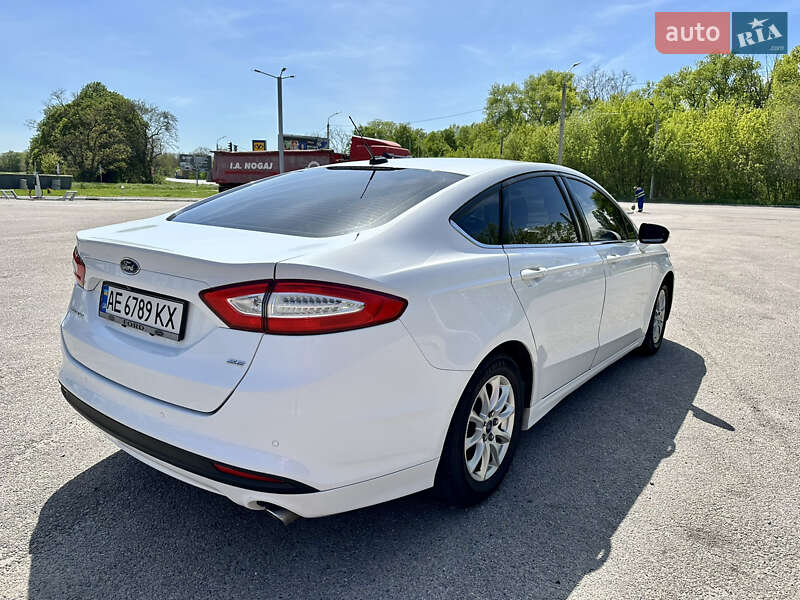 Седан Ford Fusion 2016 в Ужгороде