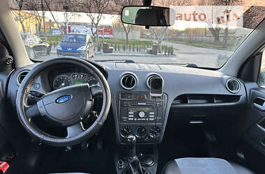 Хэтчбек Ford Fusion 2008 в Черновцах