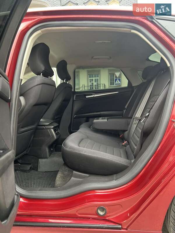 Седан Ford Fusion 2016 в Львові