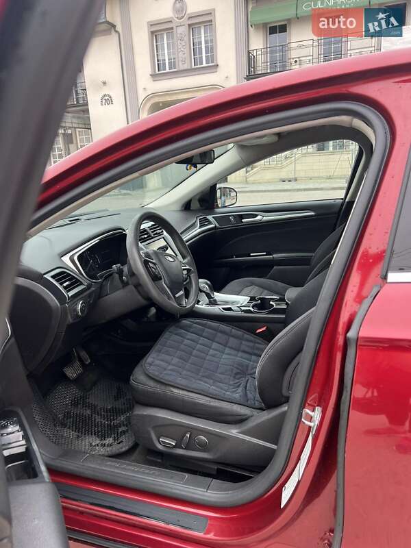 Седан Ford Fusion 2016 в Львові