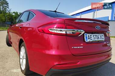 Седан Ford Fusion 2019 в 
