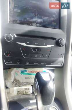 Седан Ford Fusion 2013 в 