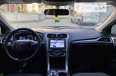 Седан Ford Fusion 2016 в Тячеві