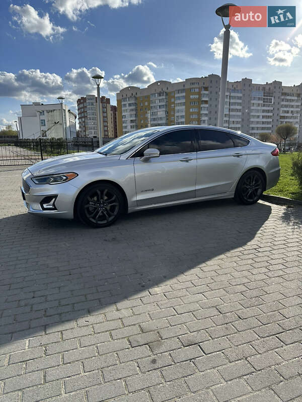 Седан Ford Fusion 2018 в Львове