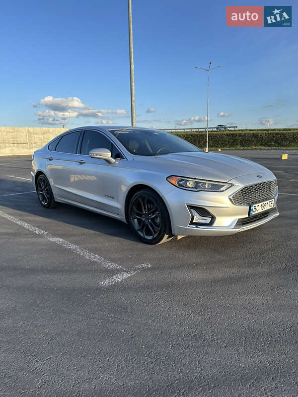 Седан Ford Fusion 2018 в Львове