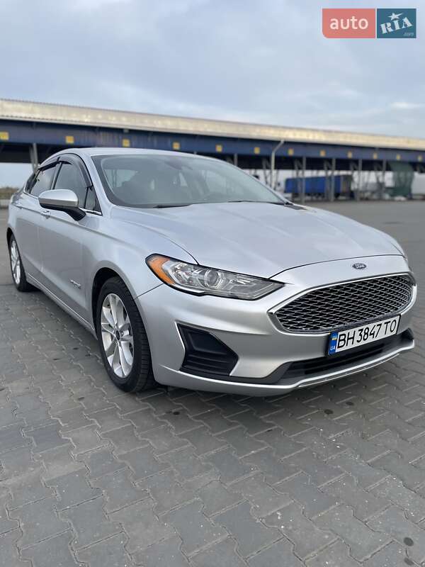 Седан Ford Fusion 2019 в Одесі