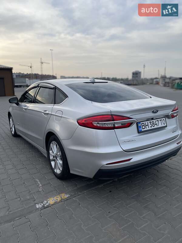 Седан Ford Fusion 2019 в Одесі