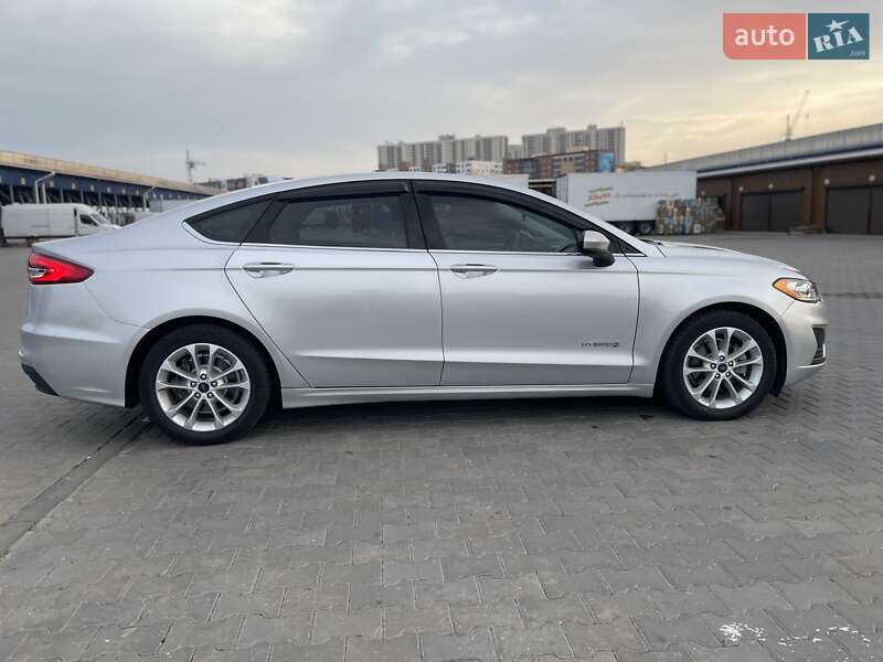 Седан Ford Fusion 2019 в Одесі