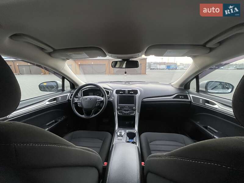 Седан Ford Fusion 2019 в Одесі