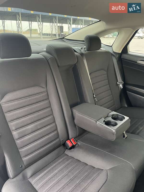 Седан Ford Fusion 2019 в Одесі