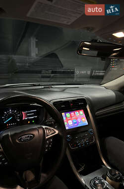 Седан Ford Fusion 2017 в 