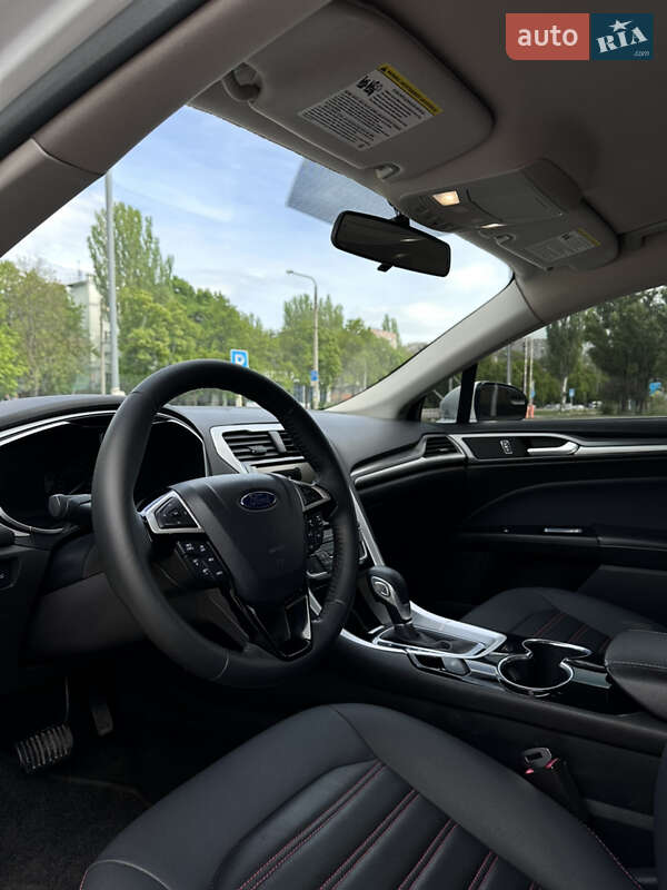 Седан Ford Fusion 2015 в Запоріжжі