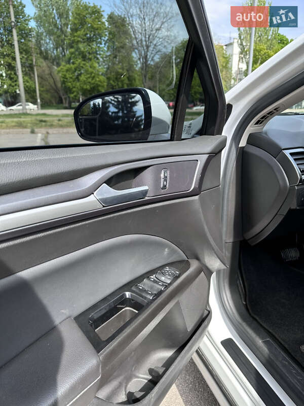 Седан Ford Fusion 2015 в Запоріжжі