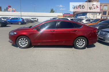Седан Ford Fusion 2016 в 