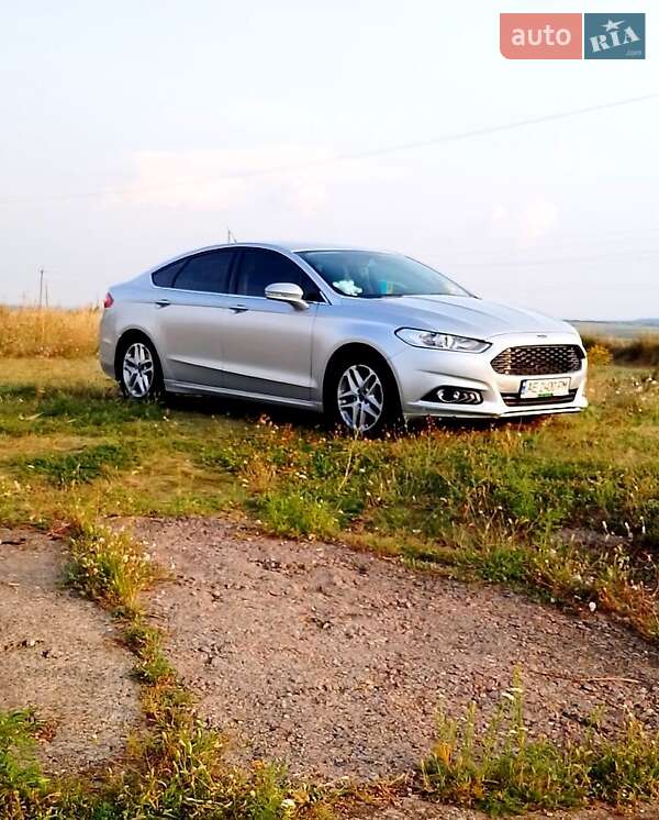 Седан Ford Fusion 2015 в 