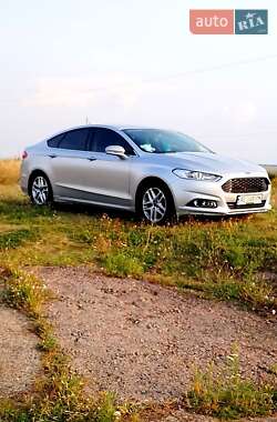 Седан Ford Fusion 2015 в 