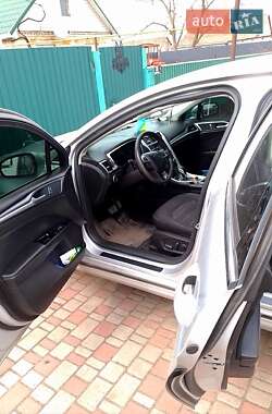 Седан Ford Fusion 2015 в 