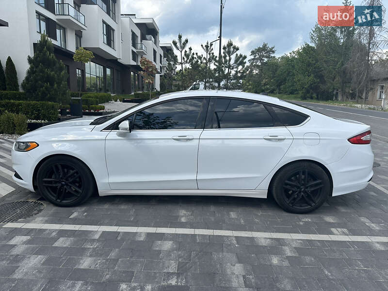Седан Ford Fusion 2016 в Ужгороде
