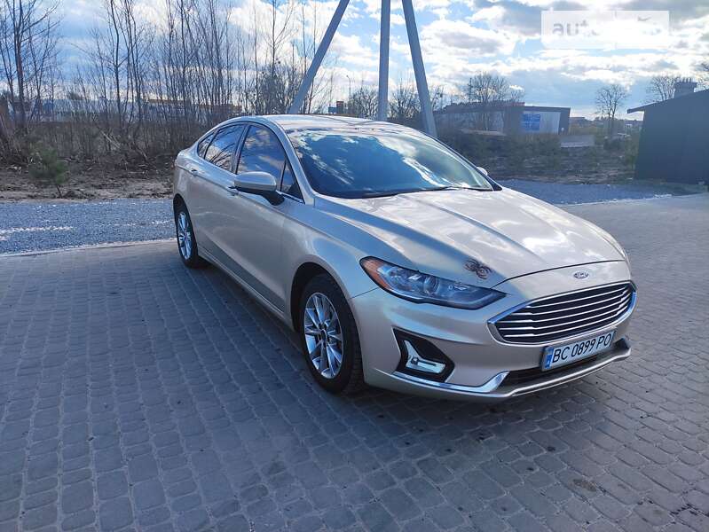 Седан Ford Fusion 2016 в Золочеві