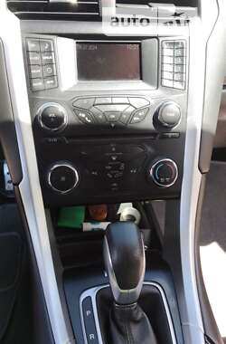 Седан Ford Fusion 2014 в 