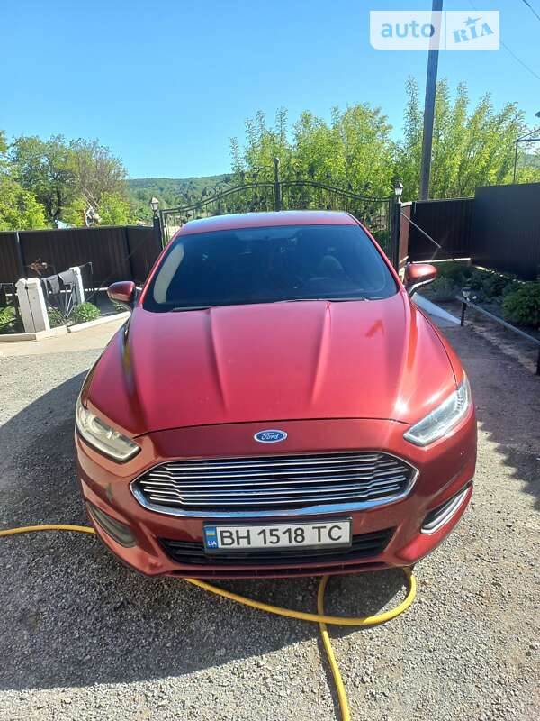 Седан Ford Fusion 2014 в Саврани