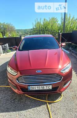 Седан Ford Fusion 2014 в Саврани