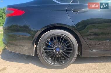 Седан Ford Fusion 2016 в 