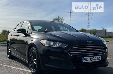 Седан Ford Fusion 2015 в Ровно