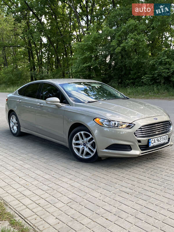 Седан Ford Fusion 2015 в 
