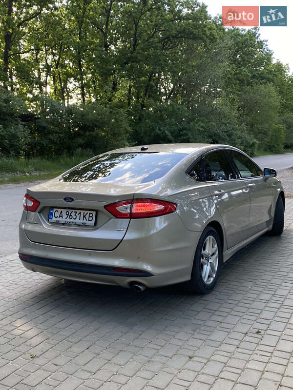 Седан Ford Fusion 2015 в Умани