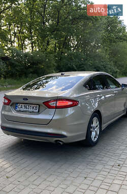 Седан Ford Fusion 2015 в 