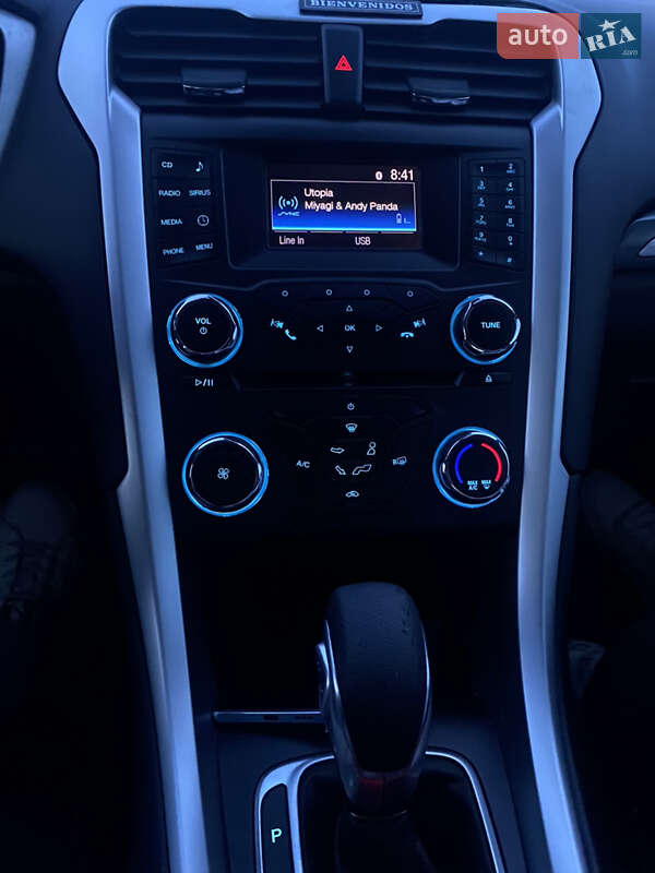 Седан Ford Fusion 2015 в Умани