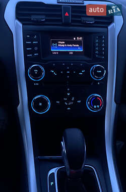 Седан Ford Fusion 2015 в 