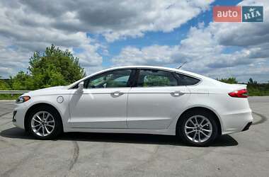 Седан Ford Fusion 2019 в Чорткове