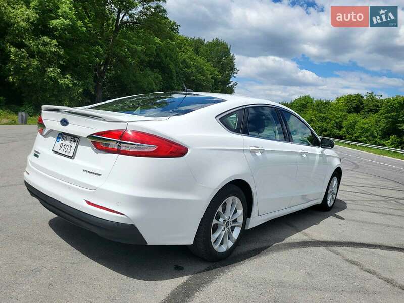 Седан Ford Fusion 2019 в Чорткове