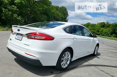 Седан Ford Fusion 2019 в Чорткові