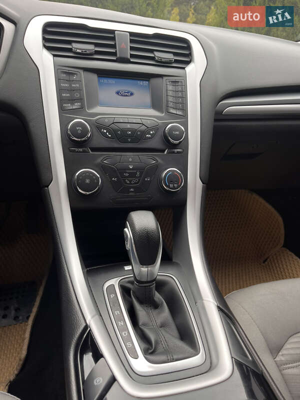 Седан Ford Fusion 2015 в Львове